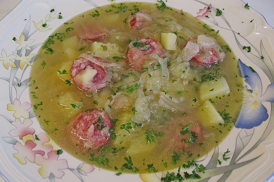 Kartoffel - Zwiebelsuppe mit Mettwurst