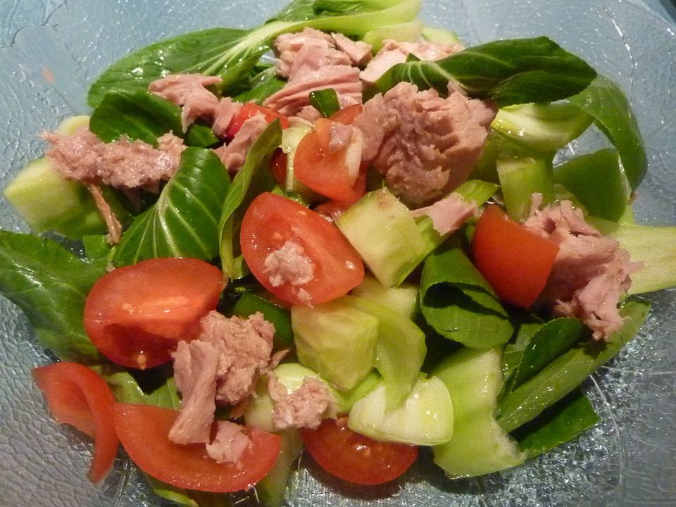 Pak Choi - Salat mit Tomaten, Frühlingszwiebeln und Peperoni - Kochen ...