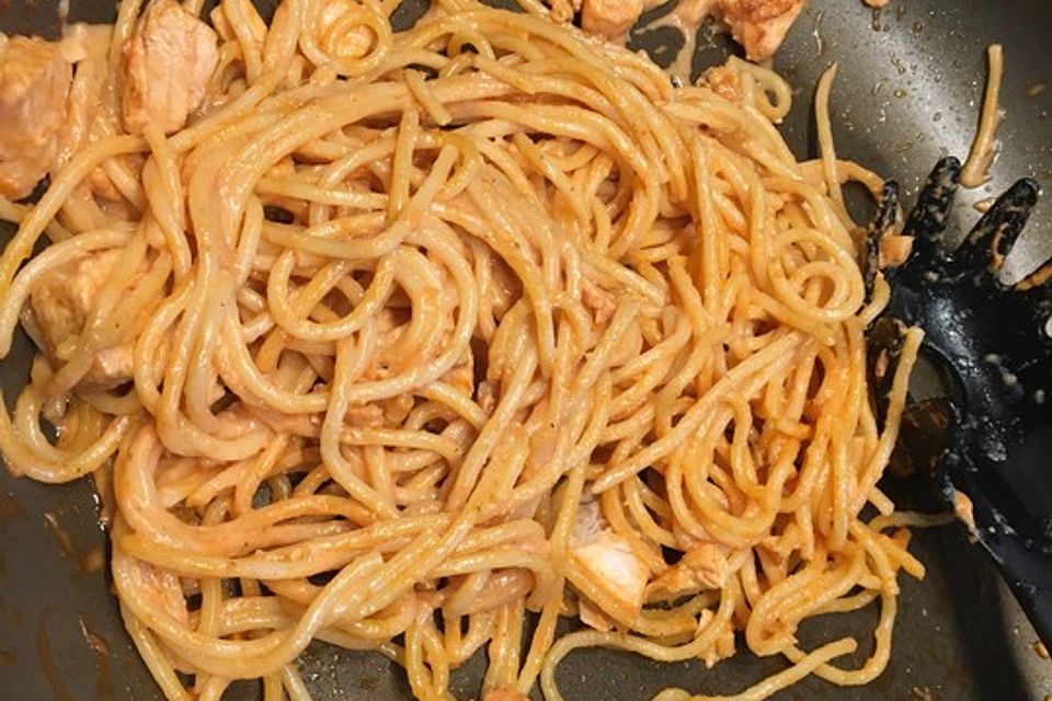 Spaghetti mit Lachs - Sahnesauce