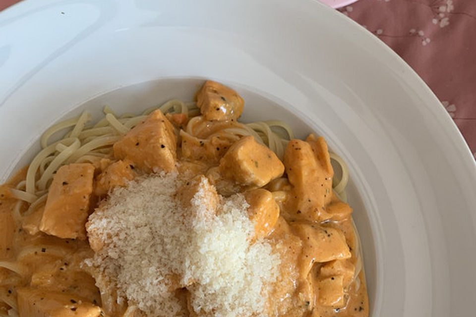 Spaghetti mit Lachs - Sahnesauce