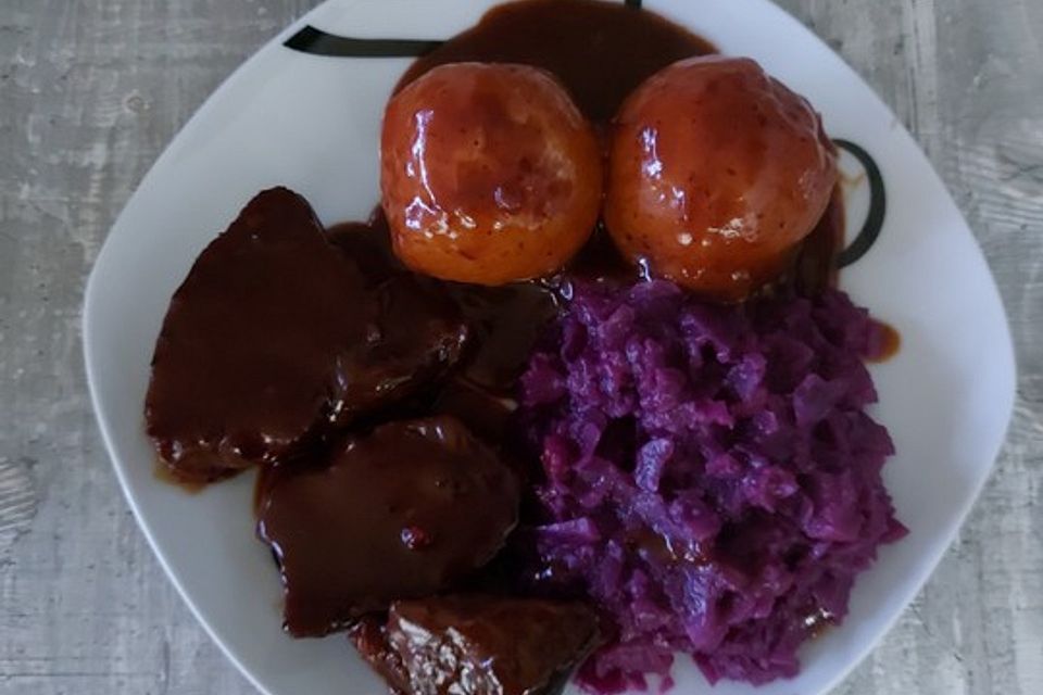 Hirschbraten in Rotwein - Kirschsauce