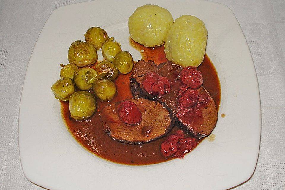 Hirschbraten in Rotwein - Kirschsauce