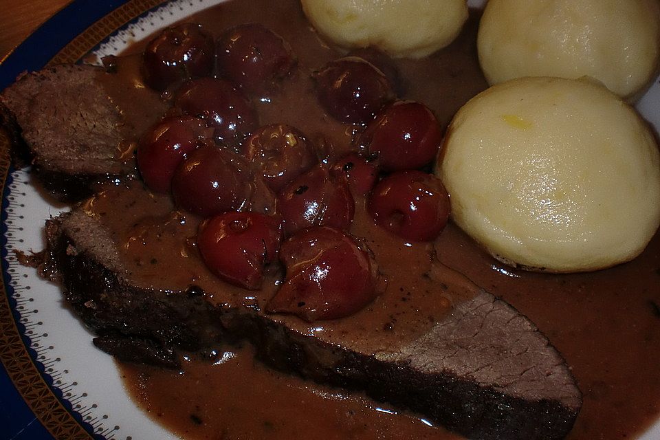 Hirschbraten in Rotwein - Kirschsauce