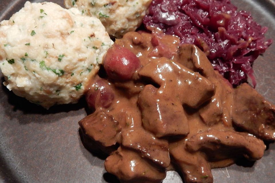 Hirschbraten in Rotwein - Kirschsauce