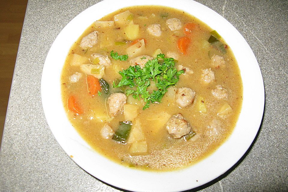 Gemüsesuppe mit Fleischklößchen à la Mona