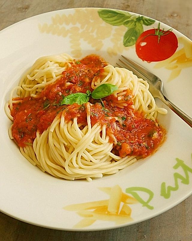 Spaghetti mit kalter Tomaten - Basilikum - Sauce
