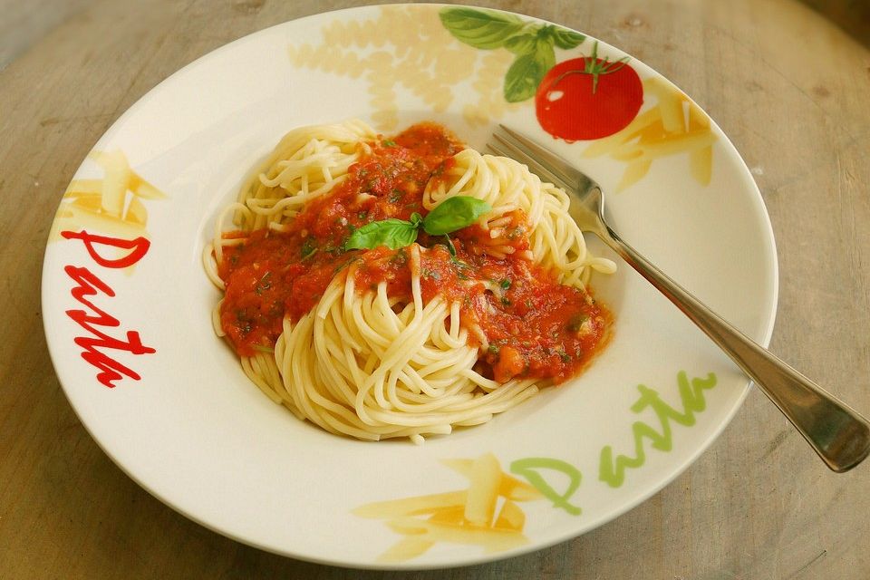 Spaghetti mit kalter Tomaten - Basilikum - Sauce