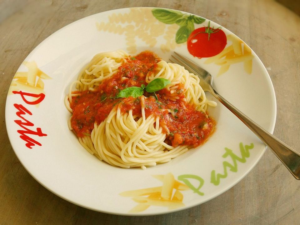Spaghetti mit kalter Tomaten - Basilikum - Sauce von schorsch12| Chefkoch