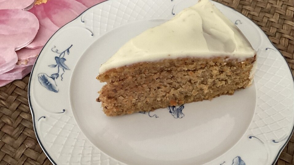 Möhrenkuchen mit Frischkäse - Zitronenglasur von Nanachen Möhrenkuchen mit Frischkäse - Zitronenglasur von Nanachen