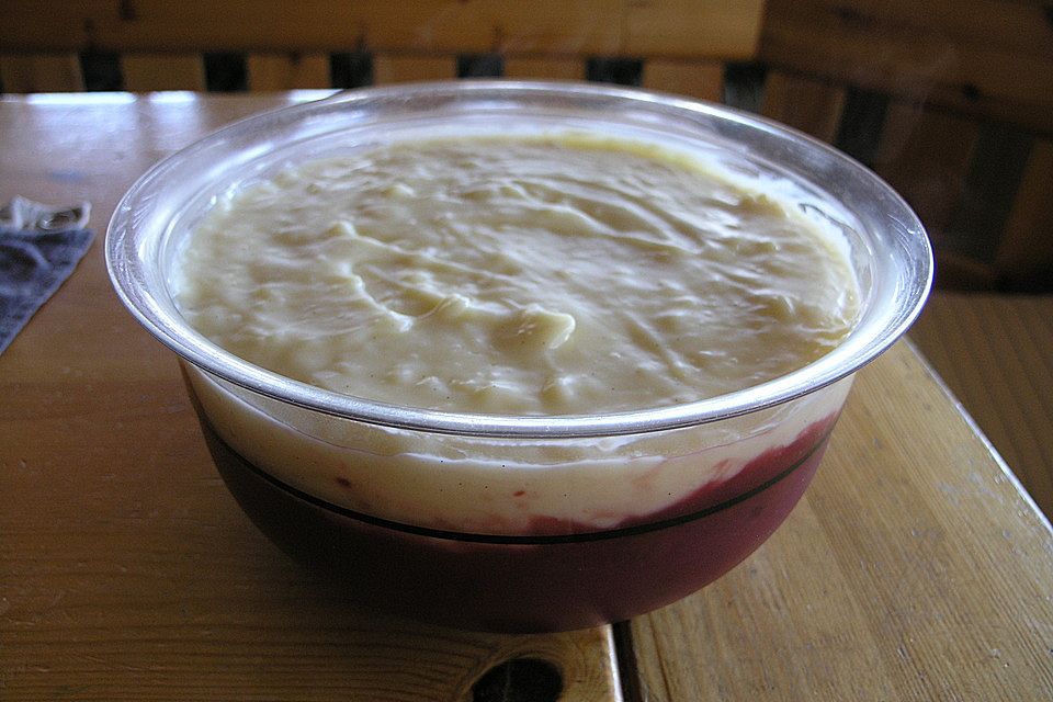 Kirschgrütze mit Vanillesauce