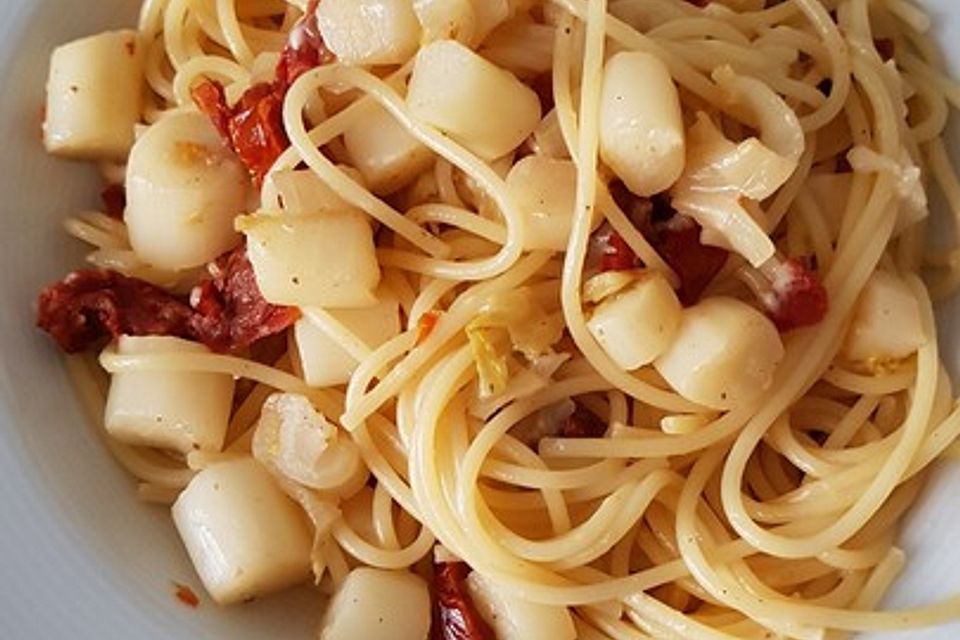 Pasta mit Spargel und Chicoree