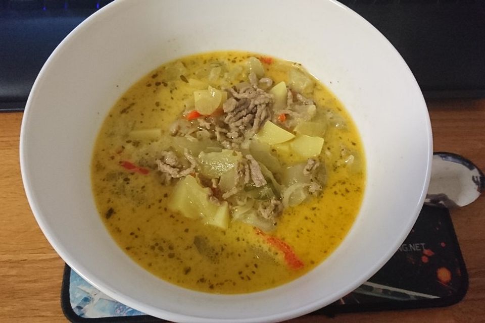 Gurken-Rahm-Suppe mit Hackfleisch und Kartoffeln