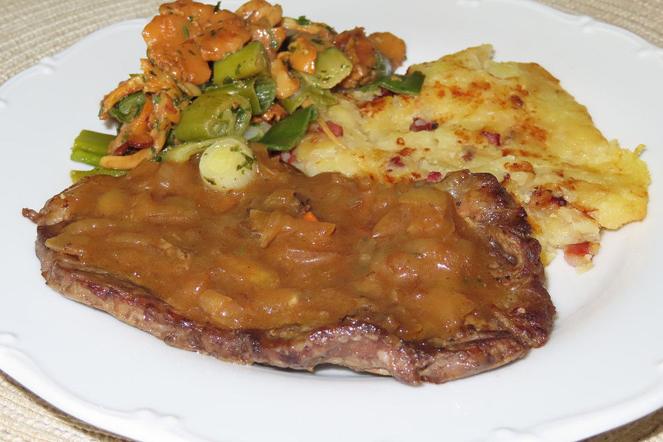 Rostbraten mit Pfifferlingen und Birnenrösti