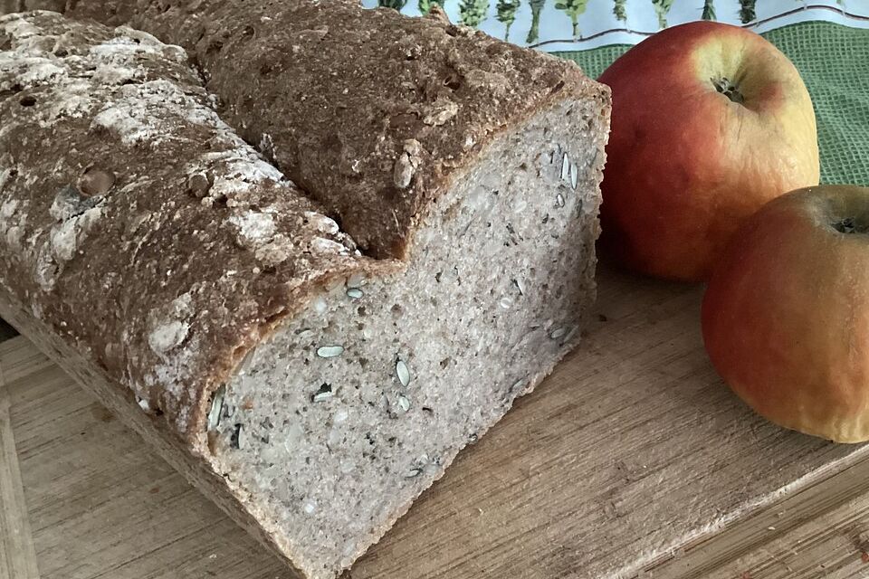 Saftiges Kürbiskern - Joghurt Brot