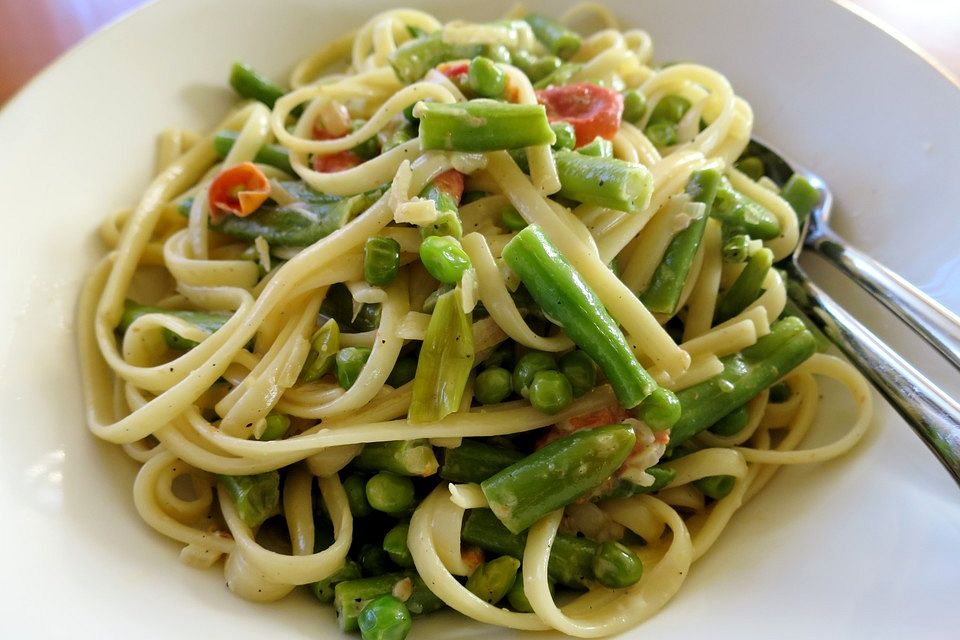 Linguine mit Gemüse - Minze - Soße