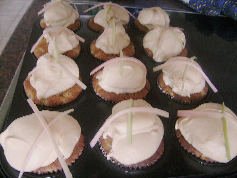 Rhabarbermuffins mit Baiserhaube von ManicStreetPreacher| Chefkoch