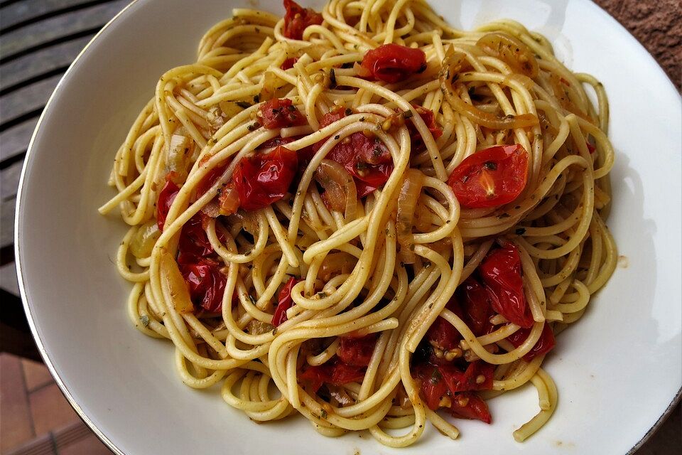 Spaghetti mit Kirschtomaten