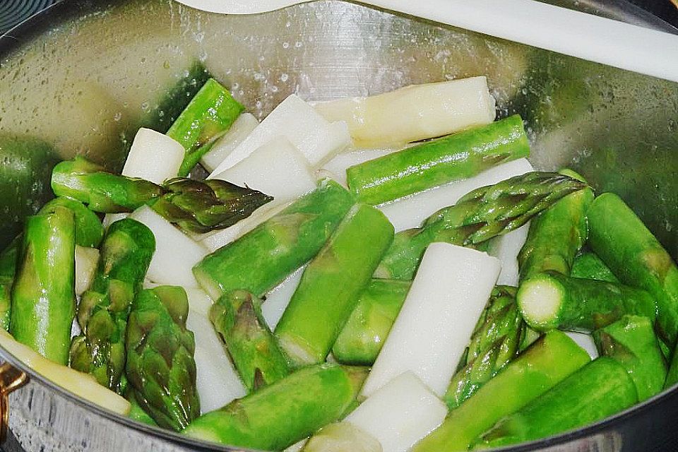 Spargel-Eierragout