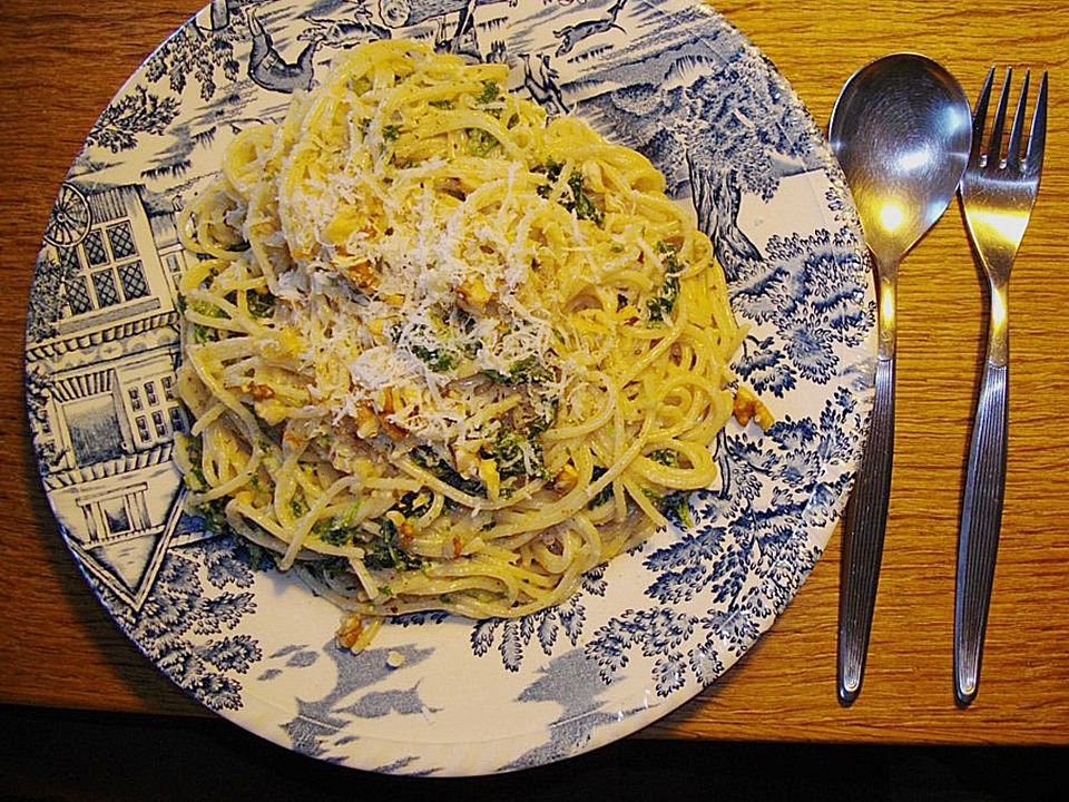 Wirsing - Spaghetti mit Walnuss - Sauce von essidge | Chefkoch