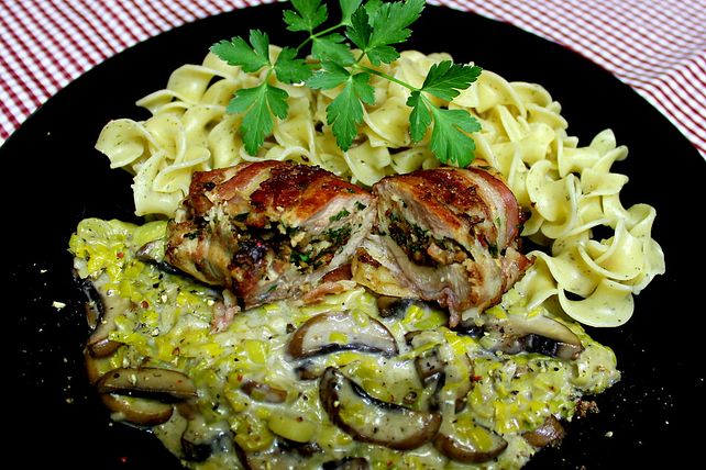 Putenmedaillons auf Lauch-Pilz-Gemüse von Leeeckermäulchen| Chefkoch