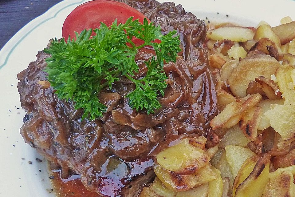 Schwäbischer Zwiebelrostbraten mit Spätzle und Feldsalat