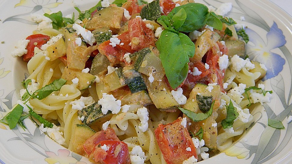 Lisas Nudel - Gemüsepfanne mit Feta - Käse von -comptine- Lisas Nudel - Gemüsepfanne mit Feta - Käse von -comptine-