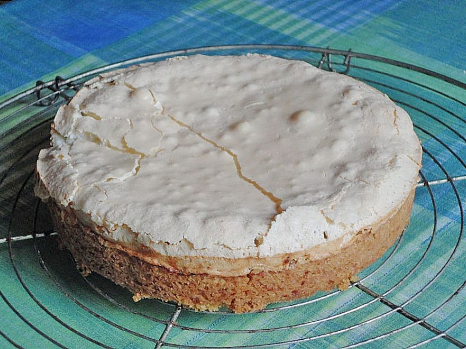 Baiserkuchen mit Rhabarber und Himbeeren von SHanai| Chefkoch