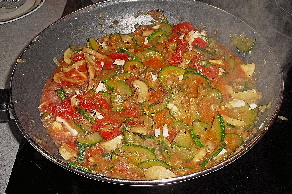 Zucchini - Tomatenpfanne mit Linguine