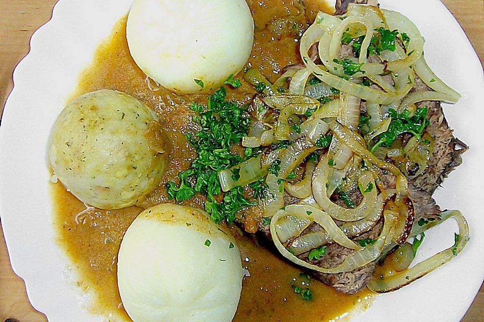 Rinderschmorbraten mit Zwiebeln