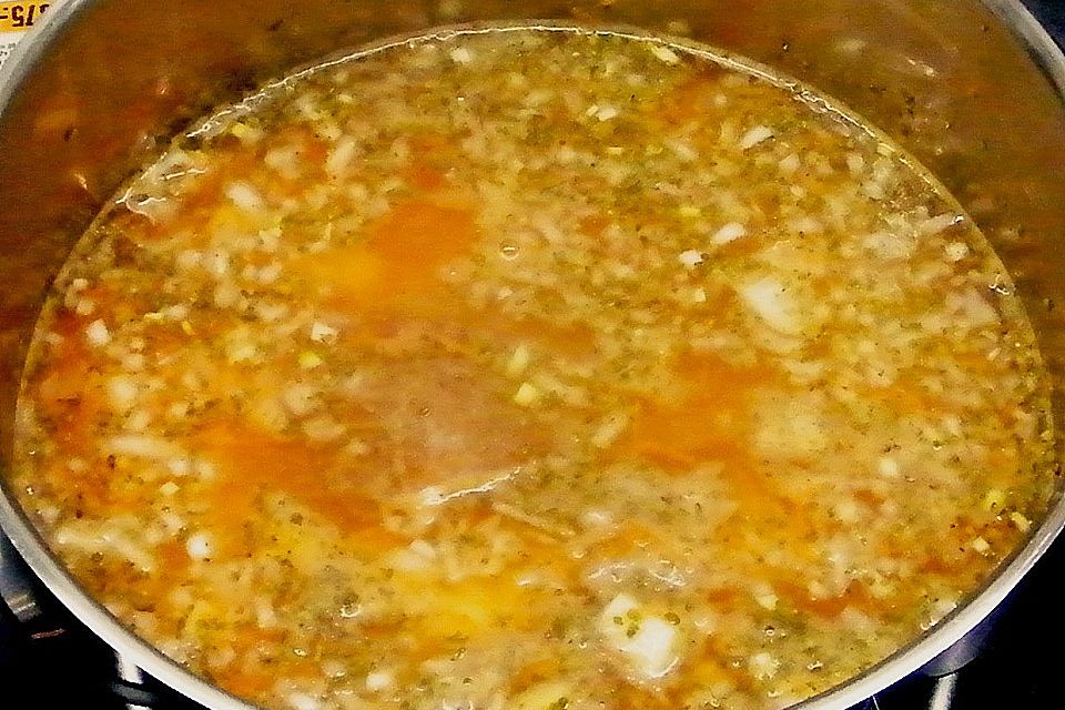 Kartoffelsuppe schlesische Art mit Majoran, Speckstippe und Würstchen