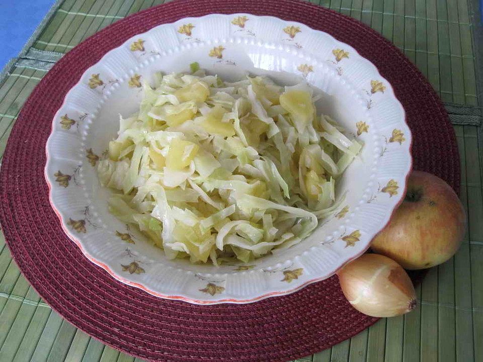 Krautsalat mit roten Zwiebeln und Äpfeln von Hobbykochen| Chefkoch