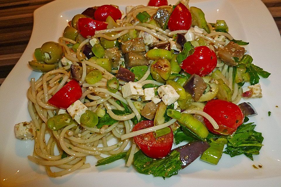 Bibis sommerlicher Spaghetti-Gemüse-Salat