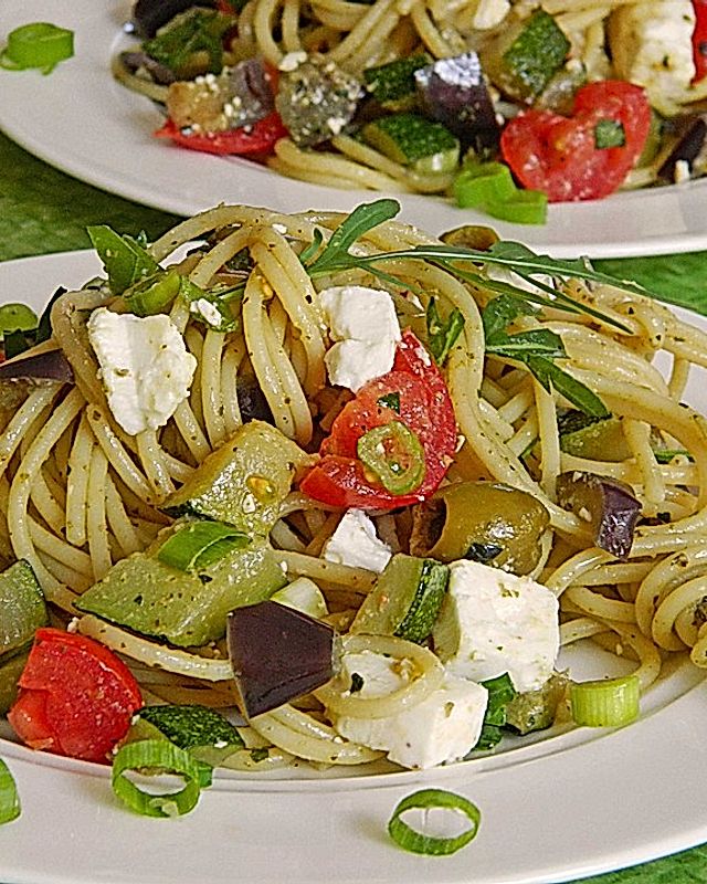 Bibis sommerlicher Spaghetti-Gemüse-Salat