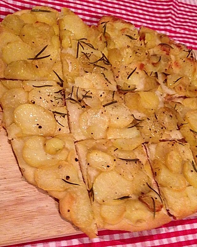 Kartoffelpizza mit Rosmarin
