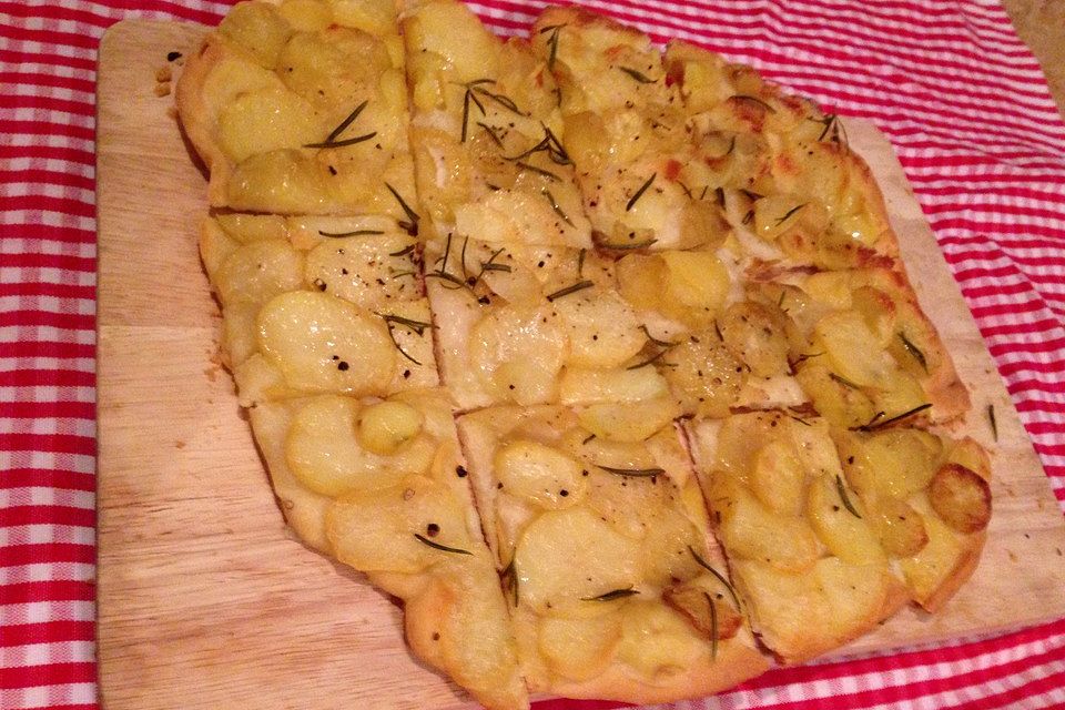 Kartoffelpizza mit Rosmarin