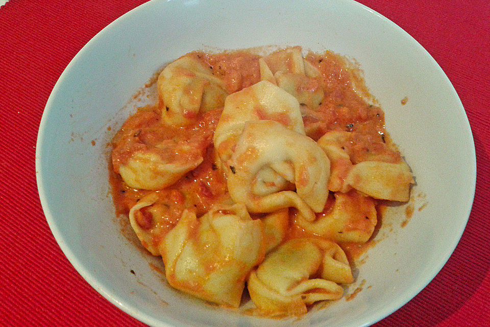 Tortellini in einer Speck - Sahne - Sauce