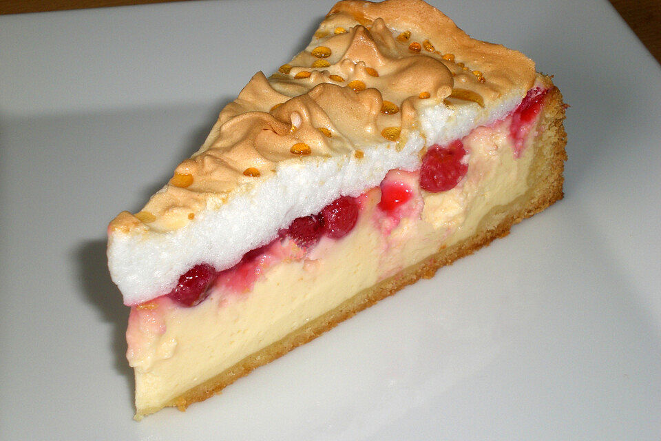 Beeren-Käsekuchen mit Baiserhaube