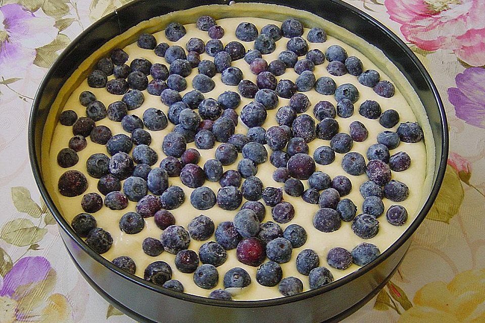 Beeren-Käsekuchen mit Baiserhaube