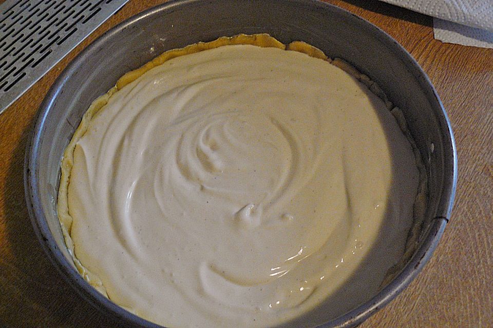 Beeren-Käsekuchen mit Baiserhaube