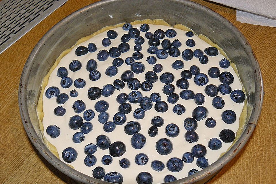 Beeren-Käsekuchen mit Baiserhaube