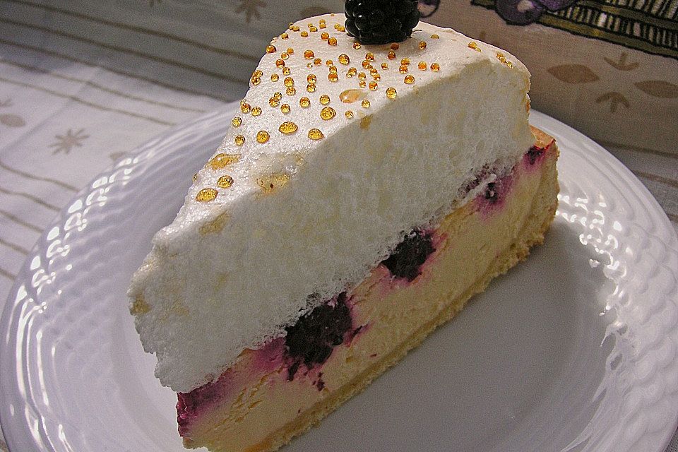 Beeren-Käsekuchen mit Baiserhaube