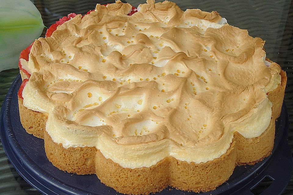 Beeren-Käsekuchen mit Baiserhaube