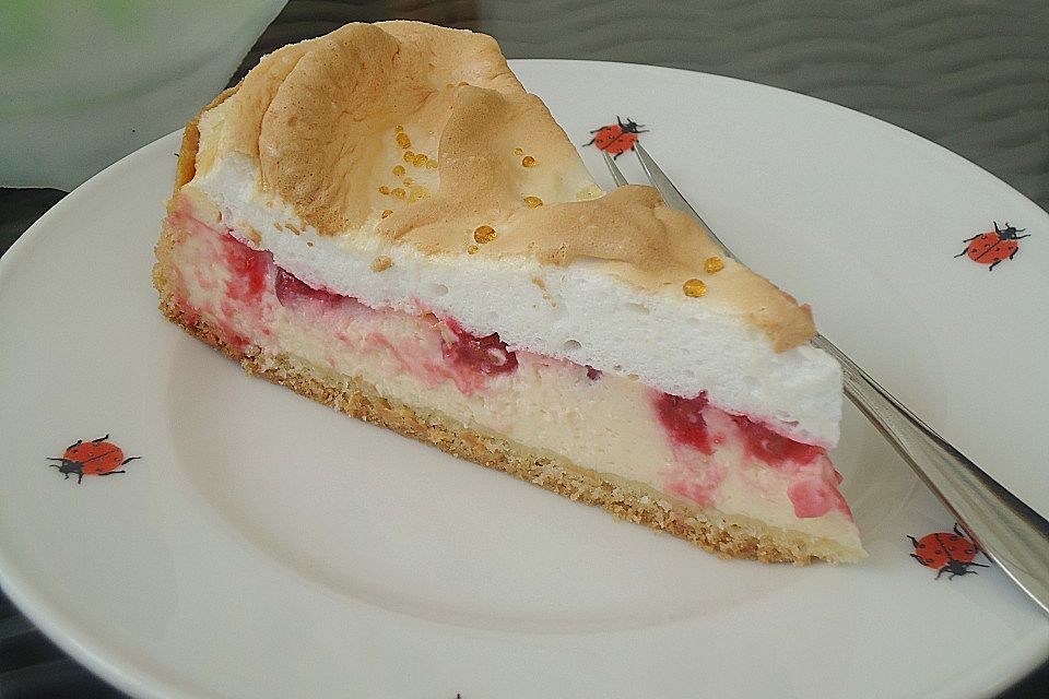 Beeren-Käsekuchen mit Baiserhaube