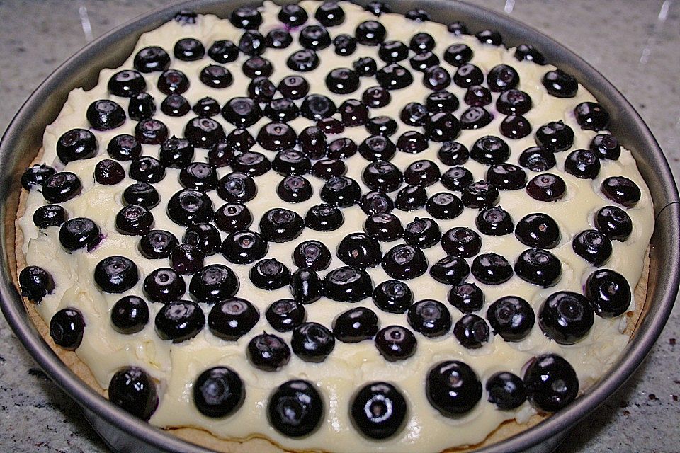 Beeren-Käsekuchen mit Baiserhaube