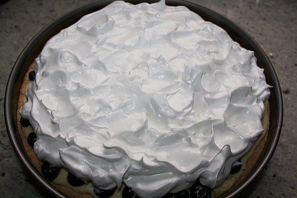 Beeren-Käsekuchen mit Baiserhaube