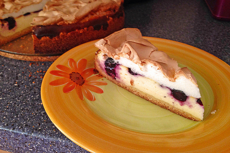 Beeren-Käsekuchen mit Baiserhaube