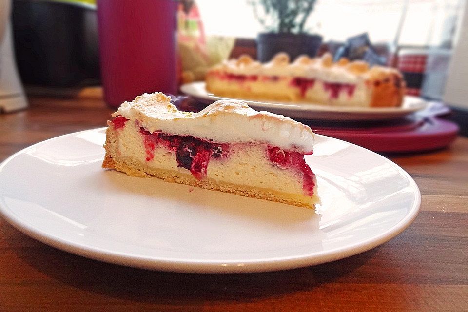 Beeren-Käsekuchen mit Baiserhaube