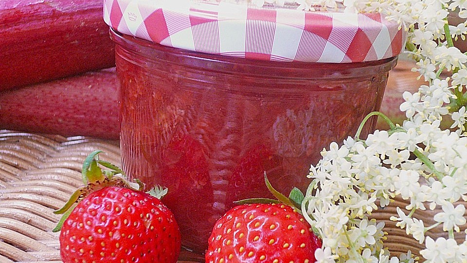 Rhabarber - Erdbeerkonfitüre mit Holunderblüten von Kerstin671