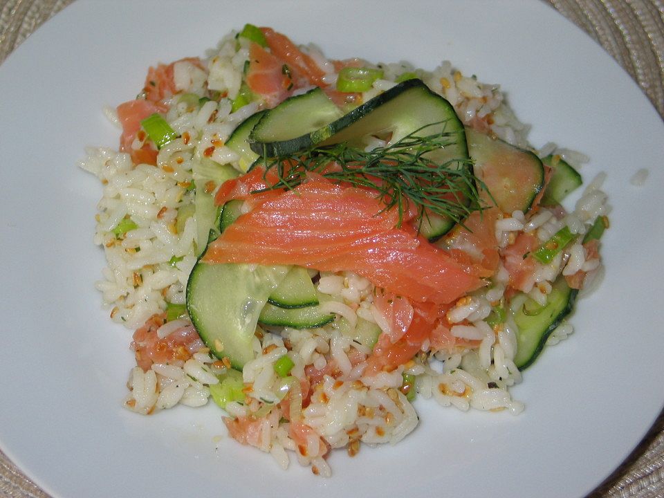Reissalat mit Gurken und Räucherlachs von Chef_de_la_Chaosine| Chefkoch