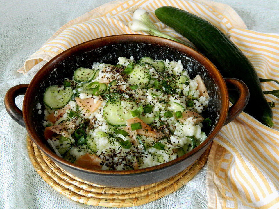 Reissalat mit Gurken und Räucherlachs von Chef_de_la_Chaosine| Chefkoch